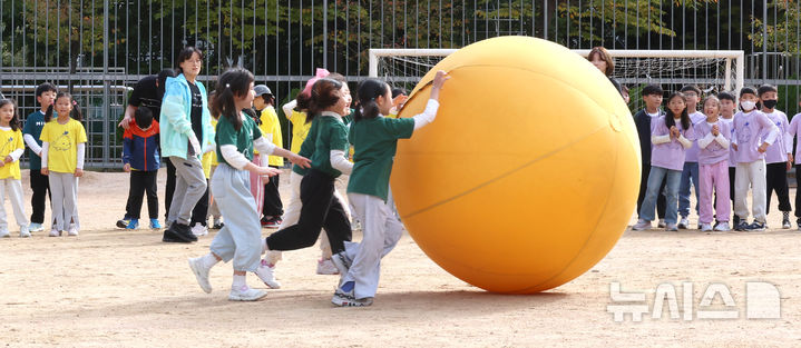 運動会が楽しい子どもたち