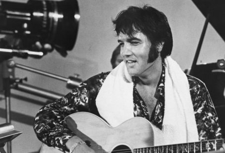 Elvis-Presley3-1150x748