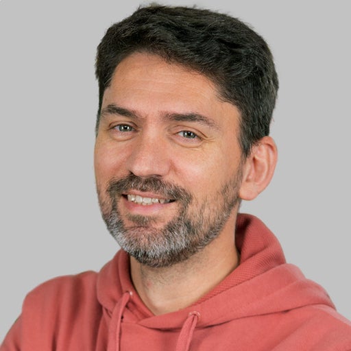 - Headshot manu de la Pena Headshot manu de la Pena