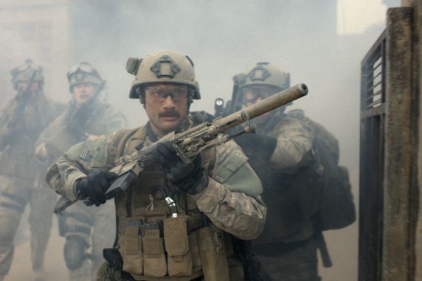 В краю крови и дыма: рецензия на фильм «Под огнём»
