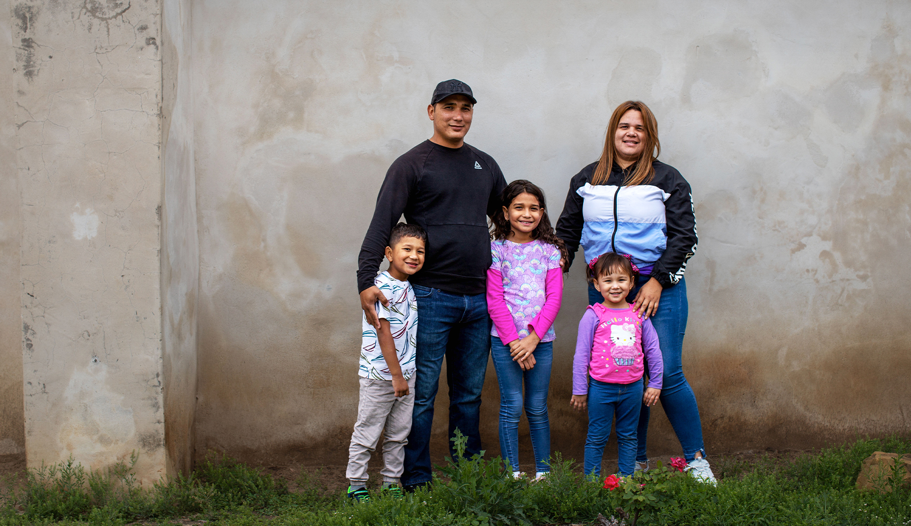 Ana Rosa's family smiling together.