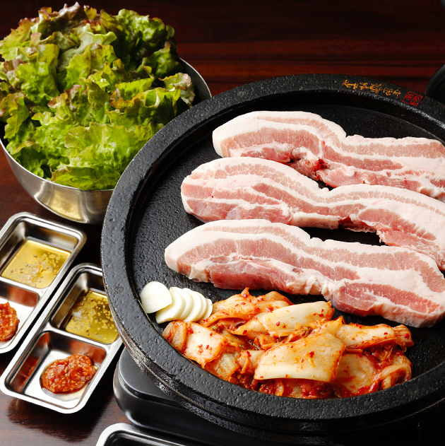 溶岩石焼肉食べ放題