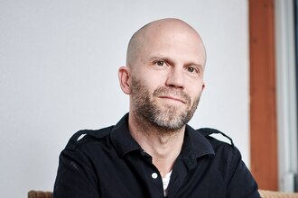 Pascal Wagner-Egger, enseignant-chercheur en psychologie sociale à l'Université de Fribourg (Suisse), travaille sur le complotiste depuis 2005.