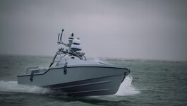 Hélicoptère américain abattu : une audacieuse opération de sauvetage menée par un drone naval