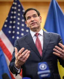 Le secrétaire d'Etat américain Marco Rubio donne une conférence de presse, le 23 novembre 2025 à Genève en Suisse