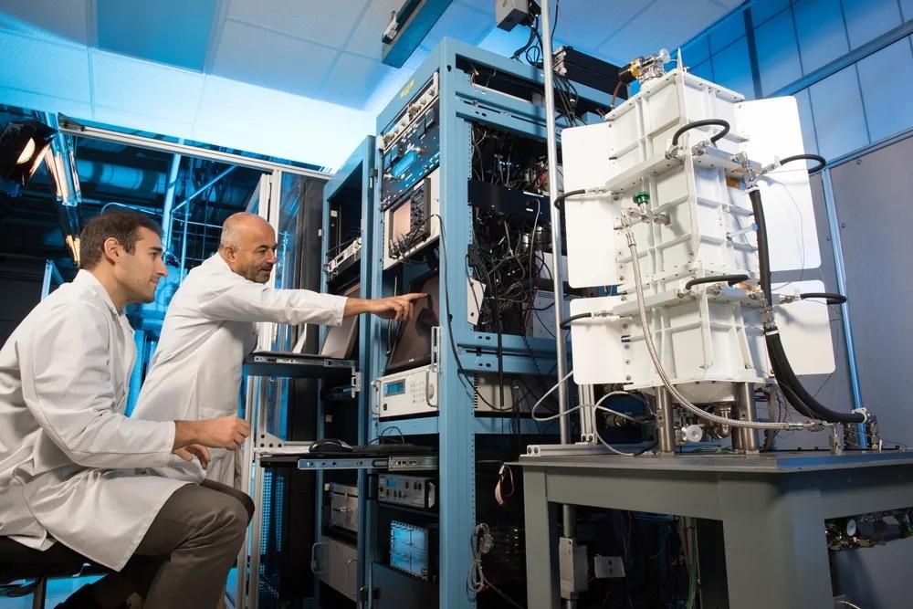 Scientists at NASA Glenn Research Center monitor the Stirling Engine that has been in self-perpetuating operation for over 20 years. Credit: NASA