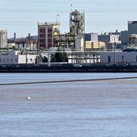 Vue sur l'usine Arkema à Pierre-Bénite, ce site industriel serait impliqué dans la pollution aux PFAS des sols et des eaux potables.