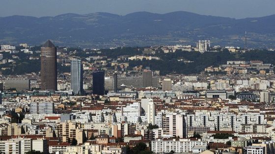 Ce nouvel immeuble est implanté à Lyon, une ville sous tension financière