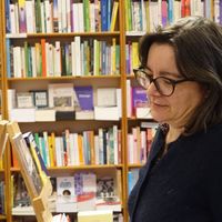 Anaïs Massola, libraire au Rideau Rouge dans le 18e arrondissement de Paris et présidente de l'Association pour l'Ecologie du Livre, le 28 janvier 2025.