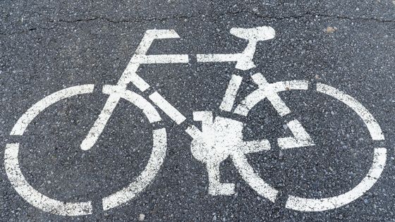 Un vélo dessiné sur la rue.