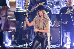 LOS ANGELES, CALIFORNIA - FEBRUARY 02: (FOR EDITORIAL USE ONLY) Lainey Wilson performs onstage during the 67th GRAMMY Awards at Crypto.com Arena on February 02, 2025 in Los Angeles, California. (Photo by Amy Sussman/Getty Images)