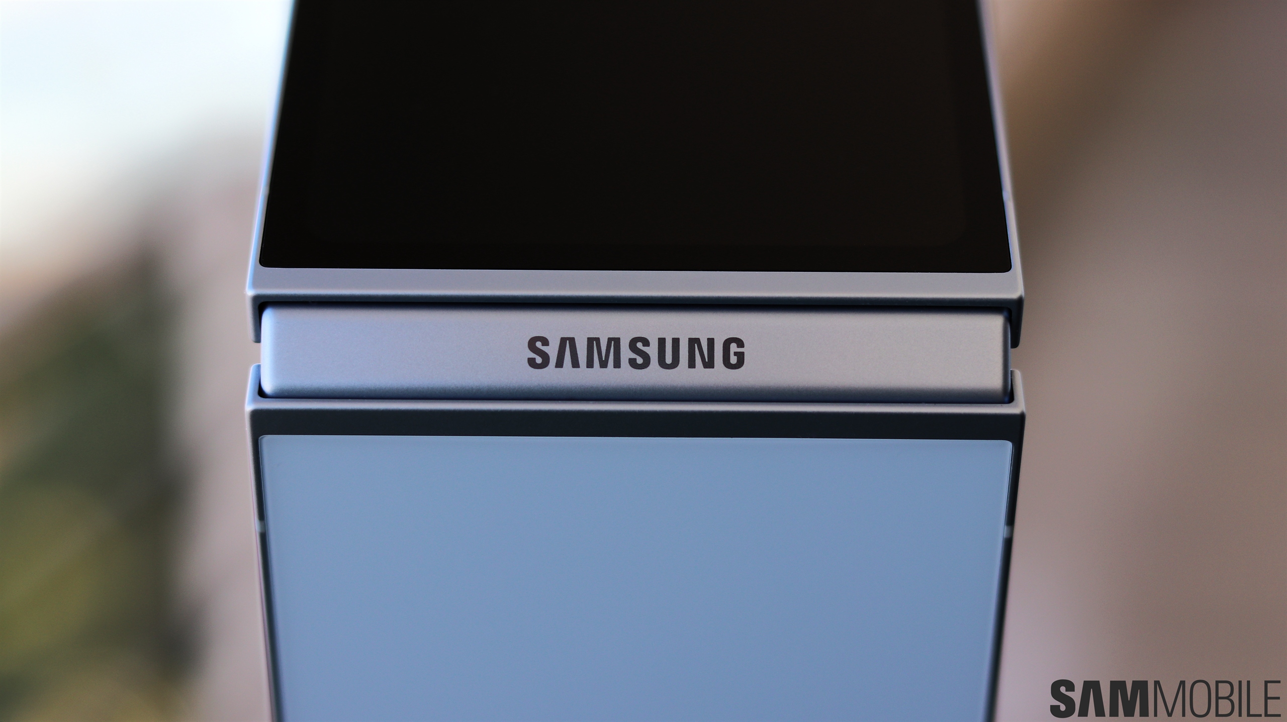 galaxy z flip 6 samsung logo