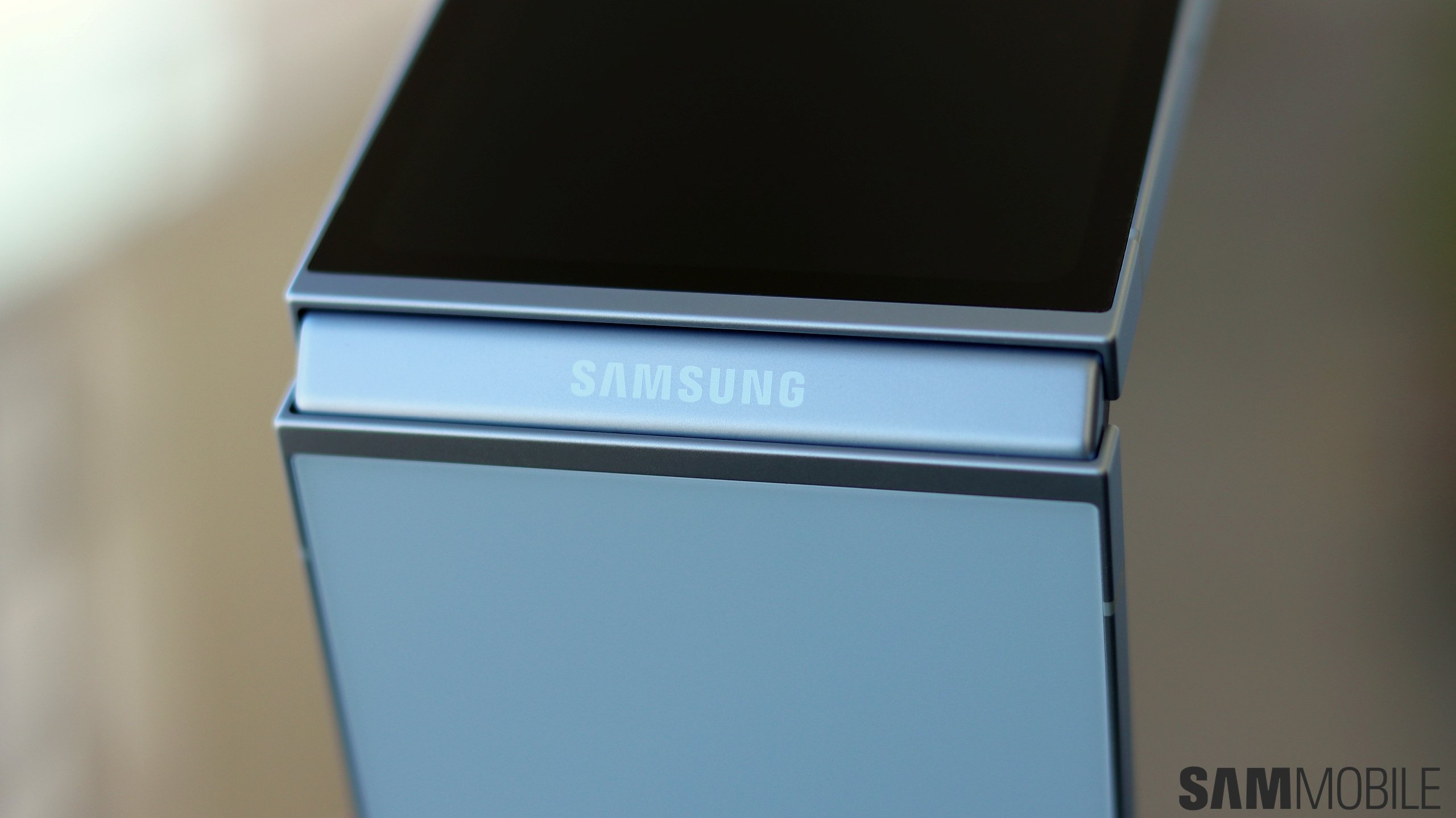 samsung logo – galaxy z flip 6