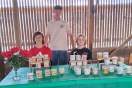 RAS-L-CANDLES-01 Greg Stevens, center, with his sons, Shane, 11, left, and Lance,
10, have been selling their homemade candles at the California Farm Life Market, held monthly at Rangeland Road. (Courtesy Greg Stevens)
