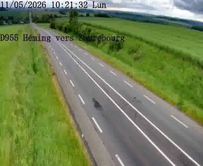 Caméra routière située sur D955 (France) à Heming, orientée vers Sarrebourg, surveillant en continu la circulation locale et régionale.